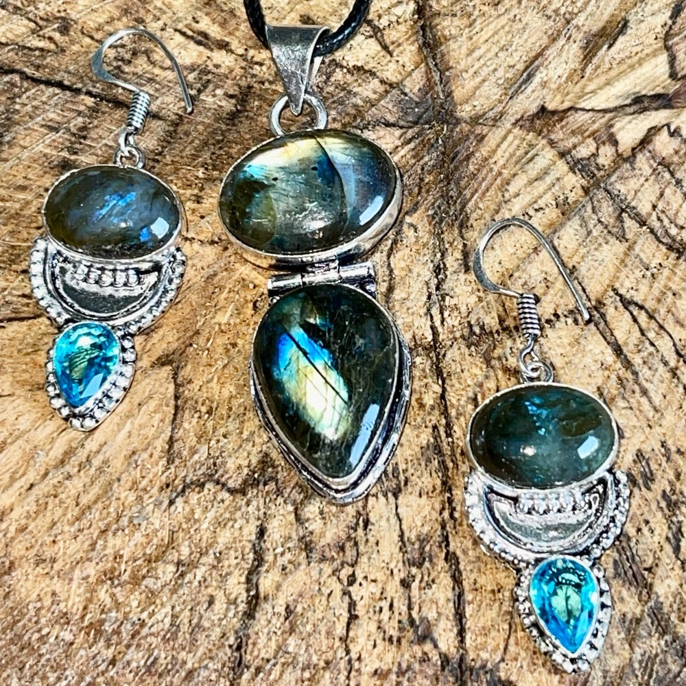 Labradorite Pendant & Earrings Set